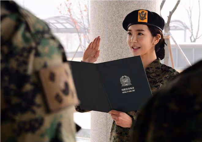 韓國最美女兵李允花,模特出身,當上女上尉