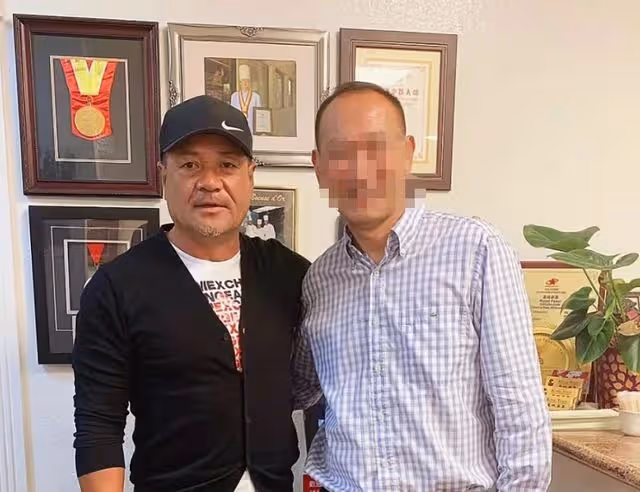 陳沖定居美國太愜意,戴黃金現身飯店顯富貴,戲骨尤勇智罕見露面