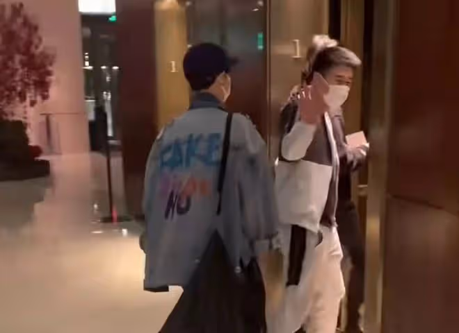 何猷君為奚夢瑤移居上海!兩人街頭散步十指緊扣,女方美到亮眼