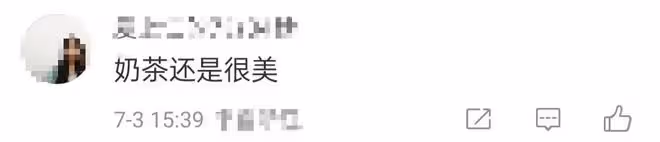 章澤天出席奢侈品晚宴,穿弔帶裙秀一字鎖骨,皮膚白到發光好搶眼