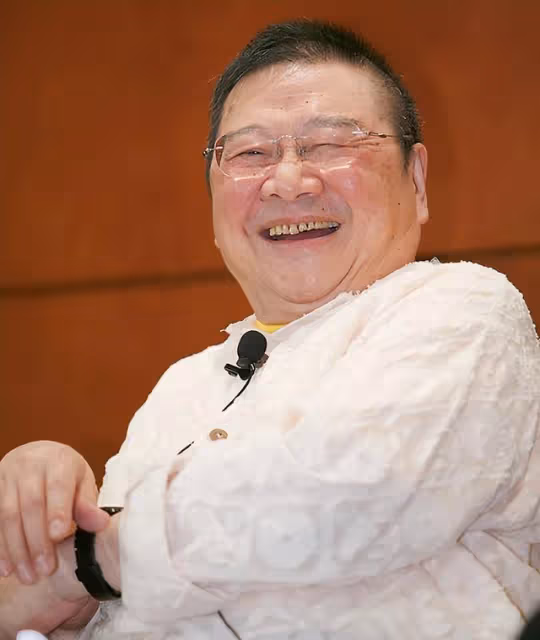 才子倪匡離世,曾自曝看淡生死希望海葬,與親妹亦舒20多年不聯絡