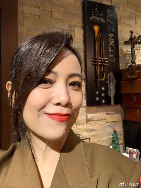 父女團聚!TVB前當家花旦接老父到內地養老,不久前已定居北京