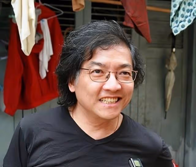 突傳死訊！香港知名導演突發心臟病在送醫途中不幸離世，終年70歲