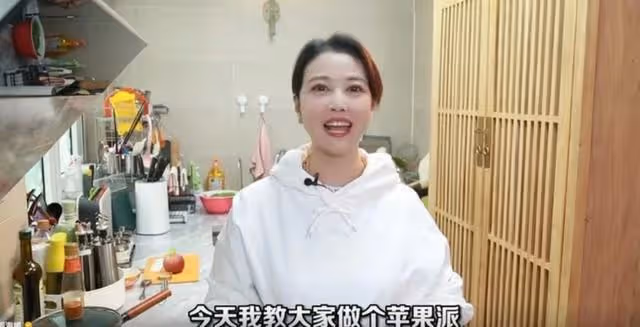 生活自在!55歲知名港星定居北京20年,住萬尺別墅享受單身生活