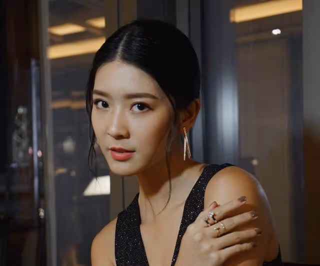 香港知名女星產後全面復出!住市值半億豪宅,與富二代未婚先孕