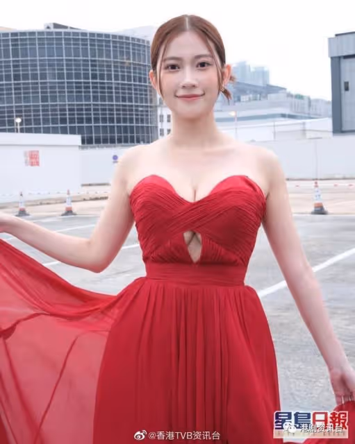 波波黃婧靈自封TVB智慧波!三圍數字成謎要保留隱私