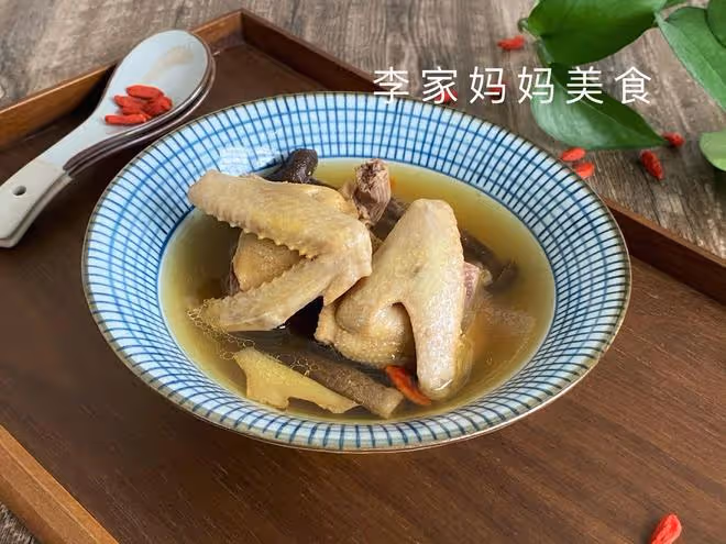 入伏前，如果有條件，這湯要多喝，滋補潤燥又營養，元氣滿滿度夏