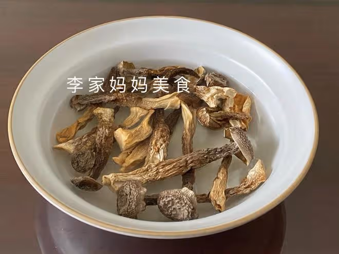 入伏前，如果有條件，這湯要多喝，滋補潤燥又營養，元氣滿滿度夏