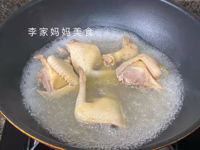 入伏前，如果有條件，這湯要多喝，滋補潤燥又營養，元氣滿滿度夏
