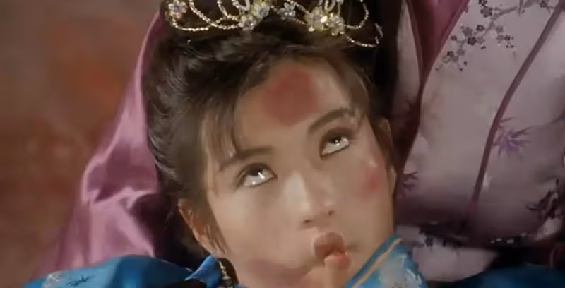《唐伯虎點秋香》中的冬香才是真美女,被贊比鞏俐美,50歲仍風韻不減,女兒長腿吸睛美貌不輸媽媽