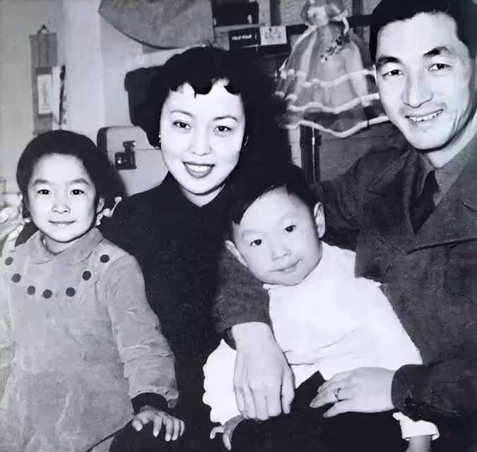 甄珍為兒做30年「假面夫妻」，兒長大棄謝賢嫁名導，變身保姆為兒鋪路：今後專注自己人生