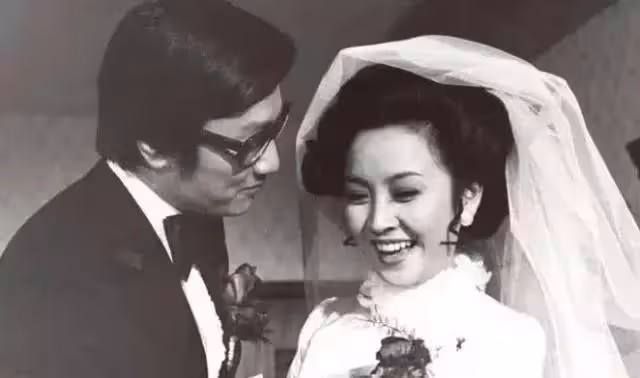 甄珍為兒做30年「假面夫妻」,兒長大棄謝賢嫁名導,變身保姆為兒鋪路:今後專注自己人生