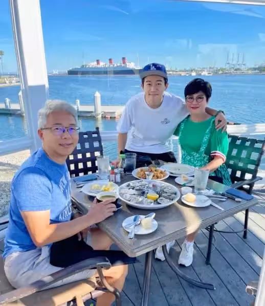 一家三口166天團圓!崔佩儀爆「19歲兒」才拿駕照,老公就送「百萬敞篷車」開車讓她尖叫不止 自豪:能吃苦的男人最帥
