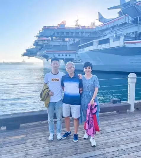 一家三口166天團圓!崔佩儀爆「19歲兒」才拿駕照,老公就送「百萬敞篷車」開車讓她尖叫不止 自豪:能吃苦的男人最帥