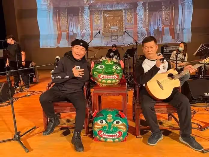 即將邁入60歲的許效舜,「錄影三天變一天」僅剩一個主持棒!樂在其中 「砸百萬轉行」也不忘進修自我!