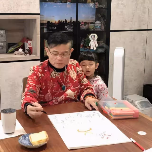 即將邁入60歲的許效舜,「錄影三天變一天」僅剩一個主持棒!樂在其中 「砸百萬轉行」也不忘進修自我!