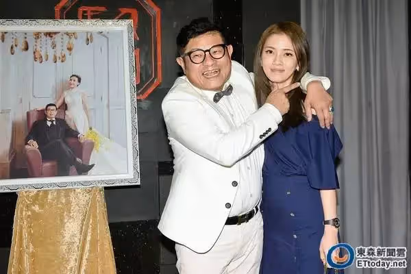 即將邁入60歲的許效舜,「錄影三天變一天」僅剩一個主持棒!樂在其中 「砸百萬轉行」也不忘進修自我!