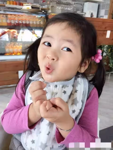 阿雅全家出遊近照,活佛老公低調送老婆千萬豪宅,女兒漂亮成家寶!