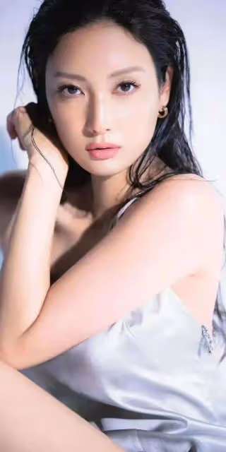 被醜男出軌家暴後,她逆襲並公開出櫃了?