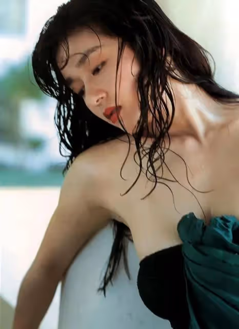 青山知可子—又純又欲,天使的臉蛋,魔鬼的身材,美得讓人窒息