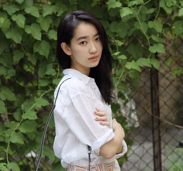 突發!最美星二代被傳墜樓身亡,經紀人否認:別拿這種事開玩笑