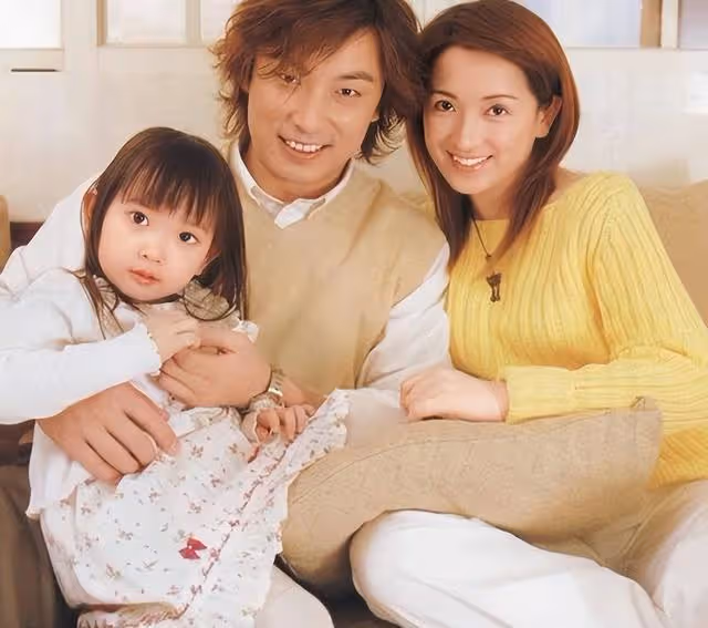突發!最美星二代被傳墜樓身亡,經紀人否認:別拿這種事開玩笑