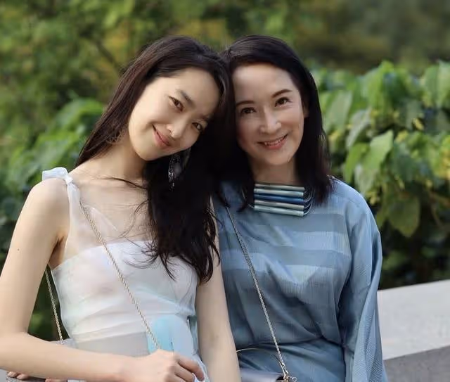 突發!最美星二代被傳墜樓身亡,經紀人否認:別拿這種事開玩笑