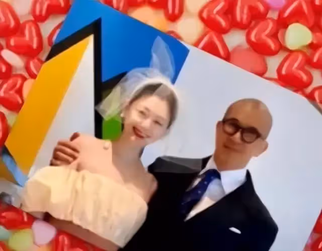 大S婚紗照曝光,具俊曄摟肩愛妻超甜蜜,卻被吐槽像爸爸和女兒