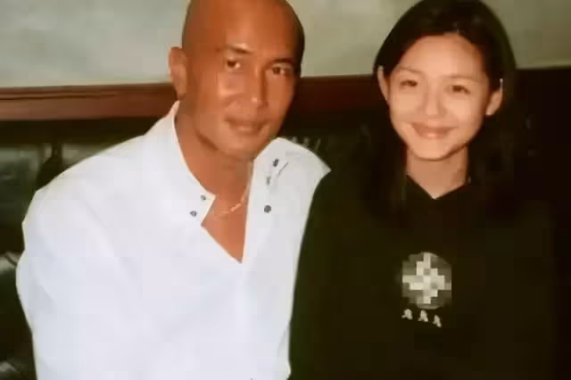 大S婚紗照曝光，具俊曄摟肩愛妻超甜蜜，卻被吐槽像爸爸和女兒