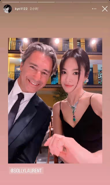 宋慧喬出席晚宴，黑色禮服現身，女王范十足！