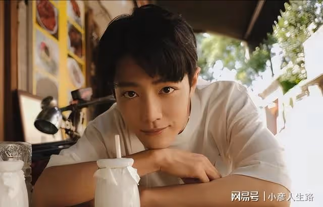 肖戰：30歲走上巔峰，霸屏四大衛視黃金檔，真可謂是獨占鰲頭