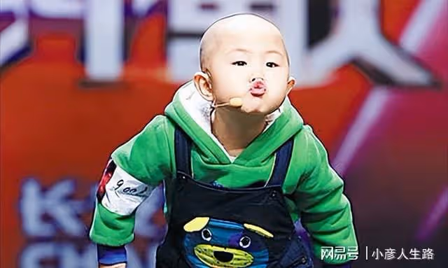 童星張峻豪：3歲出名，5歲上春晚，如今他咋樣了？