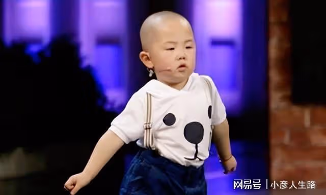 童星張峻豪：3歲出名，5歲上春晚，如今他咋樣了？