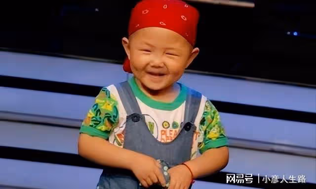 童星張峻豪：3歲出名，5歲上春晚，如今他咋樣了？