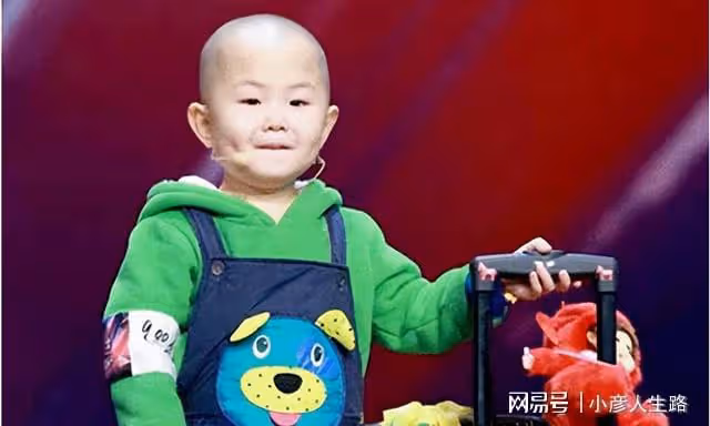 童星張峻豪：3歲出名，5歲上春晚，如今他咋樣了？