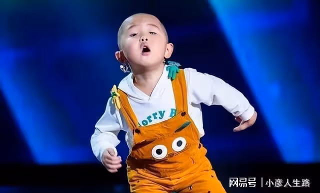 童星張峻豪：3歲出名，5歲上春晚，如今他咋樣了？