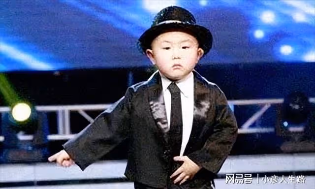 童星張峻豪：3歲出名，5歲上春晚，如今他咋樣了？