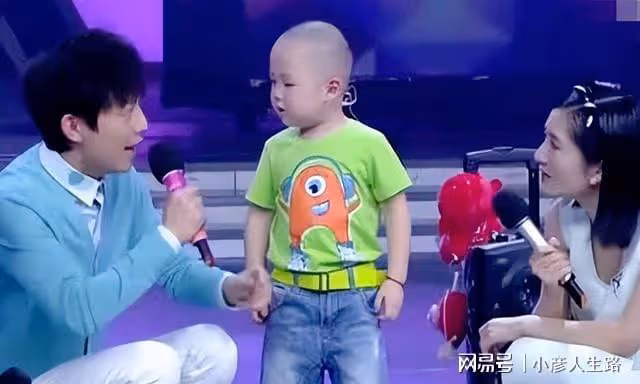 童星張峻豪：3歲出名，5歲上春晚，如今他咋樣了？