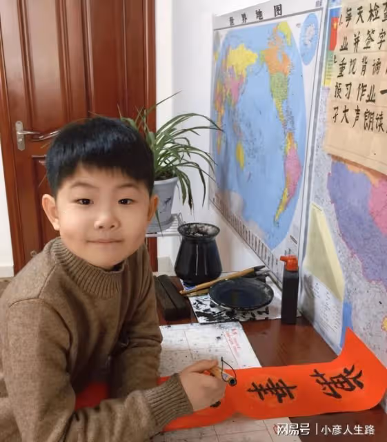 童星張峻豪：3歲出名，5歲上春晚，如今他咋樣了？