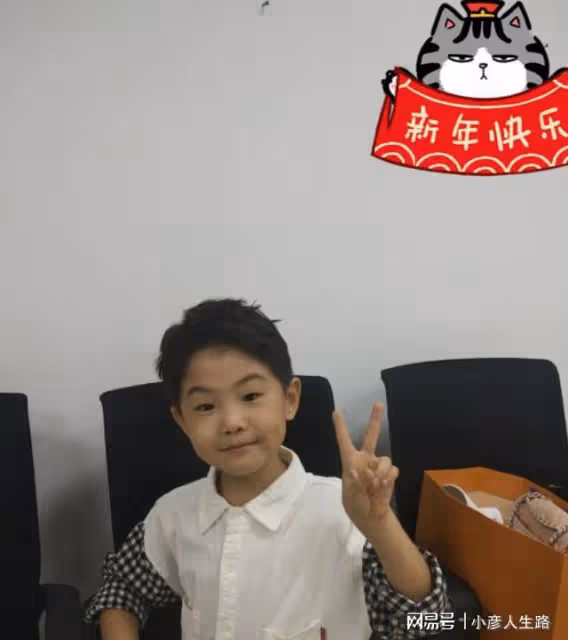 童星張峻豪：3歲出名，5歲上春晚，如今他咋樣了？