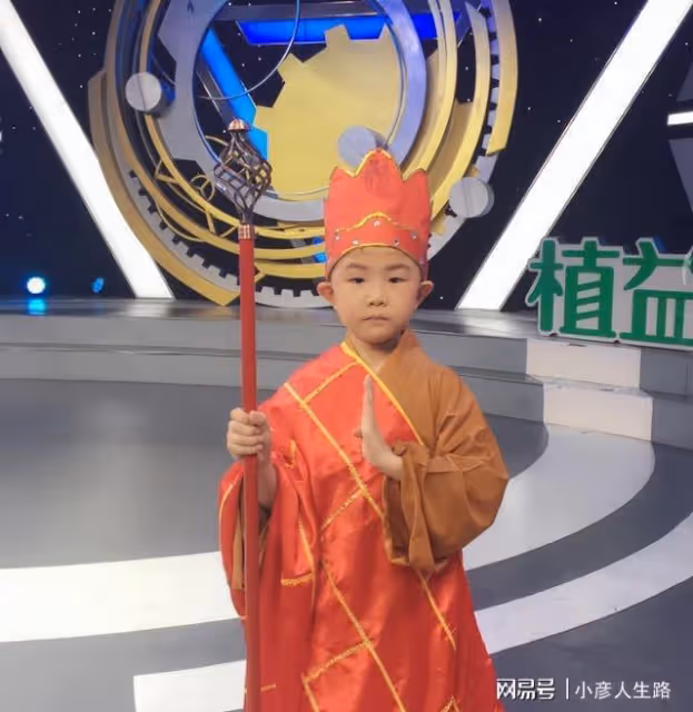 童星張峻豪：3歲出名，5歲上春晚，如今他咋樣了？