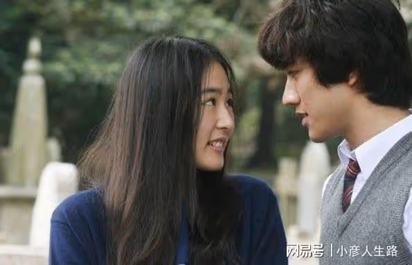 導演羅啟銳送醫途中猝逝,成龍悼念:心中無法平靜望婉婷導演節哀