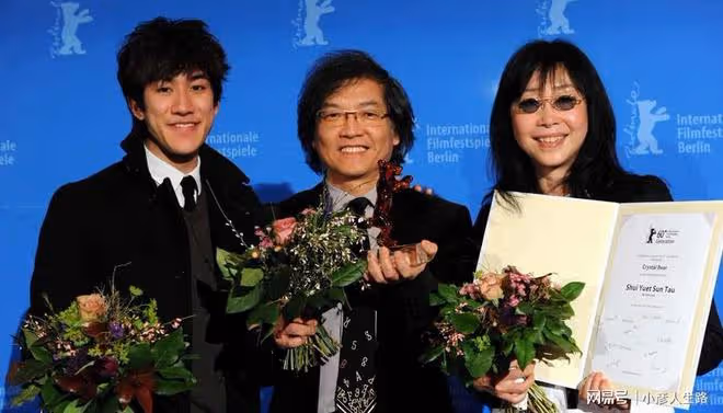 導演羅啟銳送醫途中猝逝,成龍悼念:心中無法平靜望婉婷導演節哀