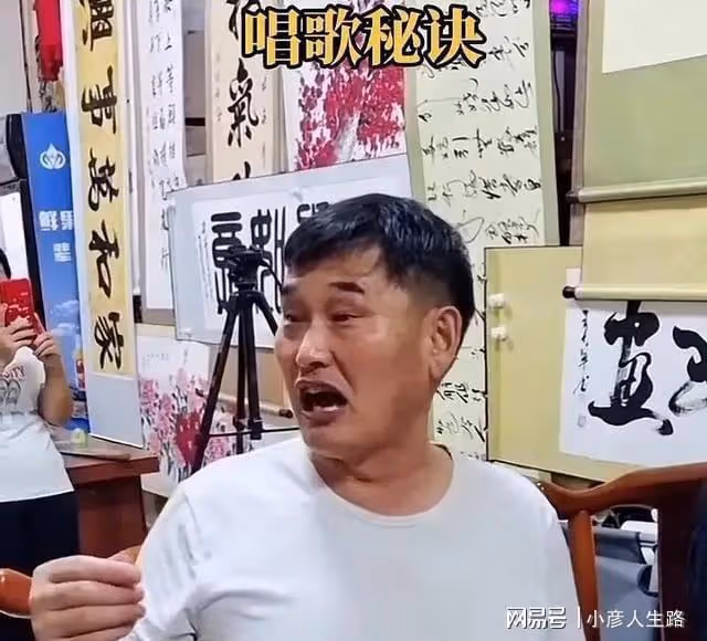 大衣哥渭南商演叫停後,在家當音樂老師做學問,無償傳授演唱竅門