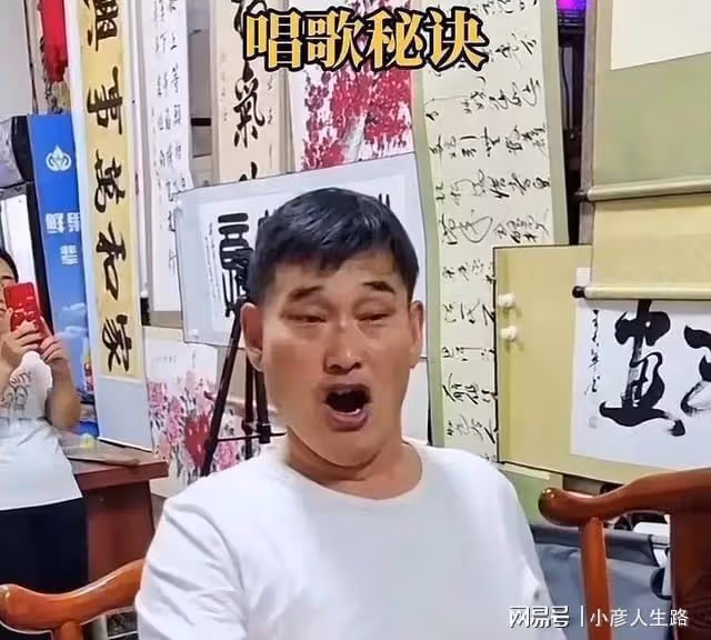 大衣哥渭南商演叫停後，在家當音樂老師做學問，無償傳授演唱竅門