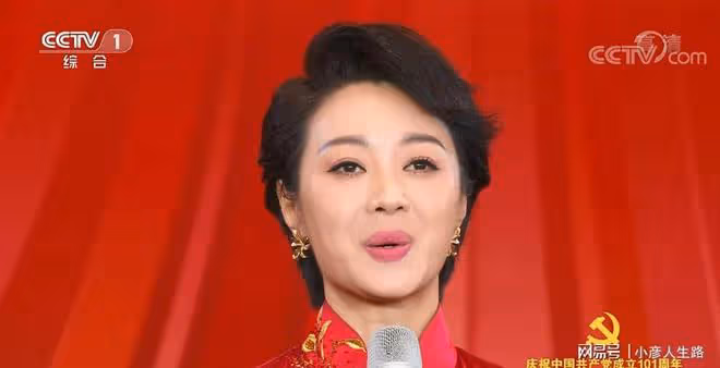范志博:跨界轉型即巔峰,央視主持首秀就搭檔任魯豫主持七一晚會