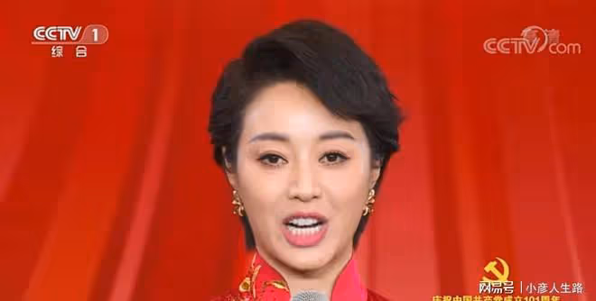 范志博:跨界轉型即巔峰,央視主持首秀就搭檔任魯豫主持七一晚會