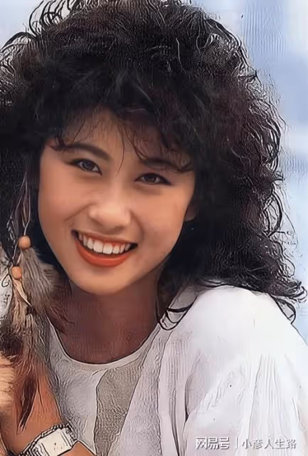 61歲的葉倩文，與林子祥結婚25年，未生一兒半女，婚姻依舊幸福