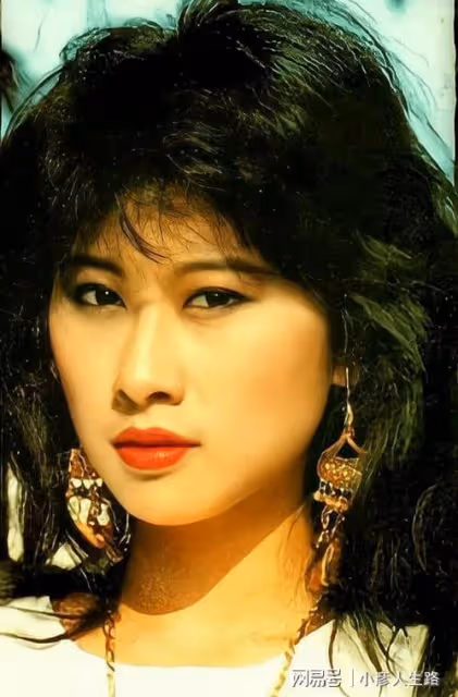 61歲的葉倩文,與林子祥結婚25年,未生一兒半女,婚姻依舊幸福