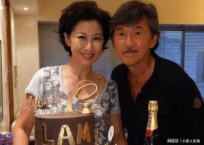61歲的葉倩文,與林子祥結婚25年,未生一兒半女,婚姻依舊幸福